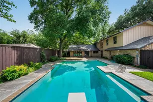 3909 Courtshire Dr, Dallas, TX 75229 - Photo 3