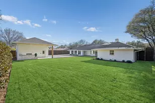 11010 Russwood Cir, Dallas, TX 75229 - Photo 17