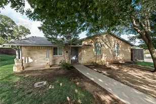 2121 Austin Dr, Carrollton, TX 75006 - Photo 3