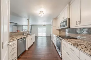 337 Snapdragon Ct, Burleson, TX 76028 - Photo 11