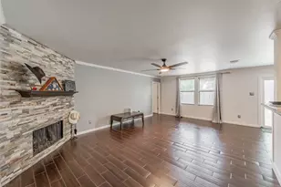 337 Snapdragon Ct, Burleson, TX 76028 - Photo 17