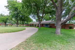 1401 Woodridge Dr, Abilene, TX 79605 - Photo 3