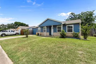 7036 Sandybrook Dr, Fort Worth, TX 76120 - Photo 3