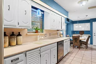 605 Hinsdale Dr, Arlington, TX 76006 - Photo 3