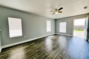 2621 E 12th St, Fort Worth, TX 76111 - Photo 7