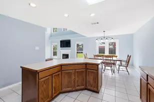 1703 Wolf Creek Dr, Arlington, TX 76018 - Photo 11