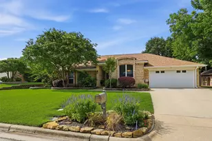 325 Marseille Dr, Hurst, TX 76054 - Photo 3