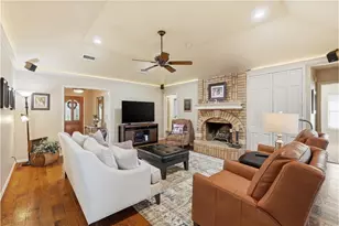 325 Marseille Dr, Hurst, TX 76054 - Photo 5