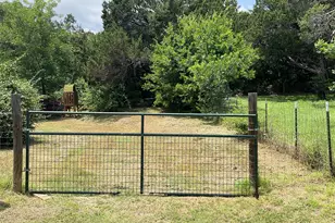 508 N 1st St, Cranfills Gap, TX 76637 - Photo 11