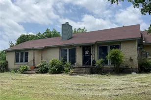 508 N 1st St, Cranfills Gap, TX 76637 - Photo 1
