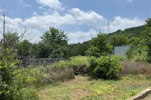 508 N 1st St, Cranfills Gap, TX 76637 - Photo 9