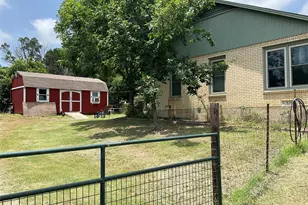 508 N 1st St, Cranfills Gap, TX 76637 - Photo 13