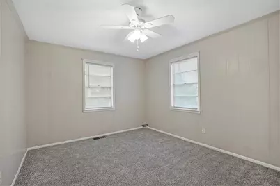 303 W Davis Street, Blue Ridge, TX 75424 - Photo 9
