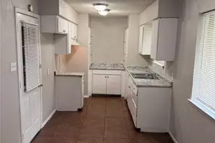 1005 Fairfax Ct, Arlington, TX 76015 - Photo 7