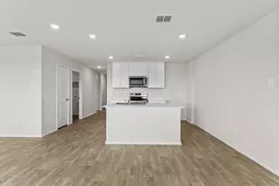 915 Prince Albert, Seguin, TX 78155 - Photo 13