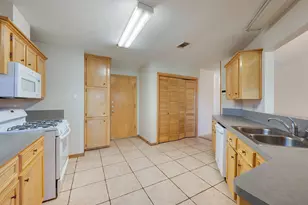 2007 Sandalwood Ln, Bryan, TX 77807 - Photo 5