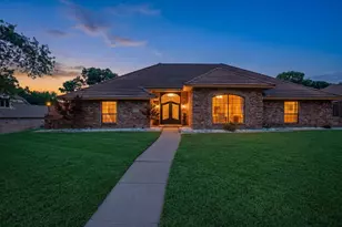 906 Greenbriar Ln, Duncanville, TX 75137 - Photo 1