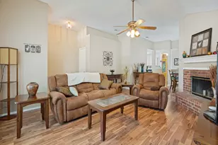 629 Forest Oaks Dr, Grand Prairie, TX 75052 - Photo 3