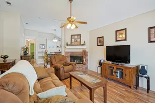629 Forest Oaks Dr, Grand Prairie, TX 75052 - Photo 5
