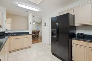 629 Forest Oaks Dr, Grand Prairie, TX 75052 - Photo 15
