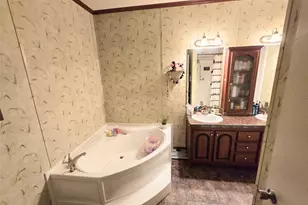 817 N Park Ave, Karnes City, TX 78118 - Photo 13