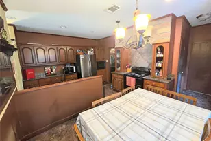 817 N Park Ave, Karnes City, TX 78118 - Photo 7