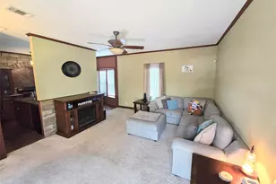 817 N Park Ave, Karnes City, TX 78118 - Photo 5