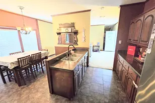 817 N Park Ave, Karnes City, TX 78118 - Photo 9