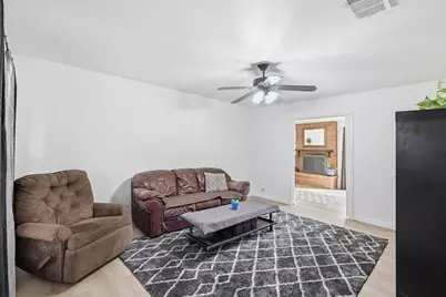 612 N 10th Street, Sanger, TX 76266 - Photo 3