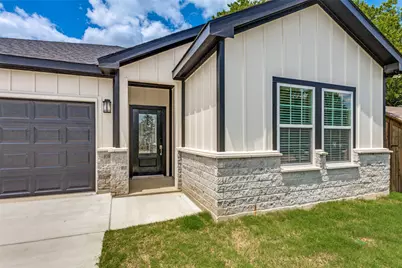 901 E Devitt Street, Fort Worth, TX 76110 - Photo 3