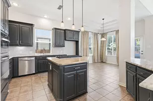 2223 Grizzly Run Ln, Euless, TX 76039 - Photo 9