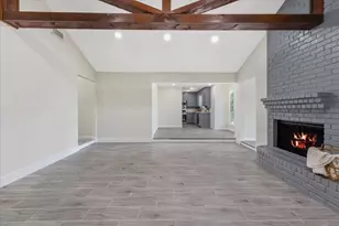 2004 Pebblecreek Dr, Cleburne, TX 76033 - Photo 5