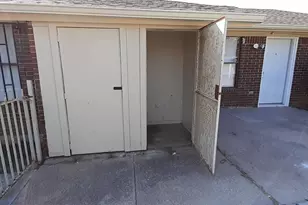 2801 19th St, Haltom City, TX 76106 - Photo 3