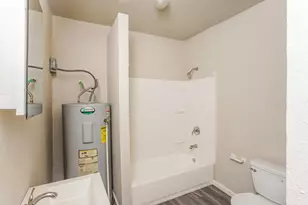 2402 Summer Ave, Waco, TX 76708 - Photo 15
