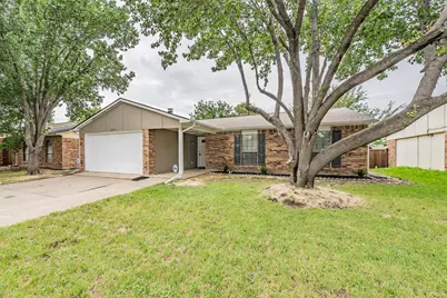 6925 Sandstone Court, Fort Worth, TX 76120 - Photo 3