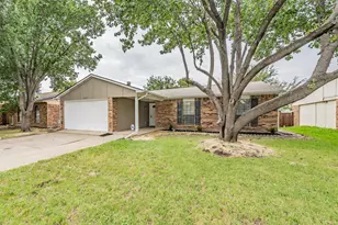 6925 Sandstone Ct, Fort Worth, TX 76120 - Photo 3