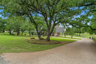 290 Bolton Circle, West, TX 76691 - Photo 3