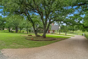 290 Bolton Cir, West, TX 76691 - Photo 3