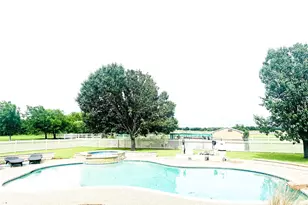 6670 Green Valley Cir, Aubrey, TX 76227 - Photo 3