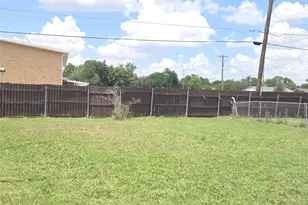 4001 Burning Tree Ln, Garland, TX 75042 - Photo 23
