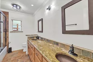 1943 Camelot Dr, Grapevine, TX 76051 - Photo 25