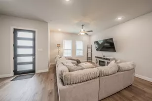 12933 Couture Dr, Farmers Branch, TX 75234 - Photo 5