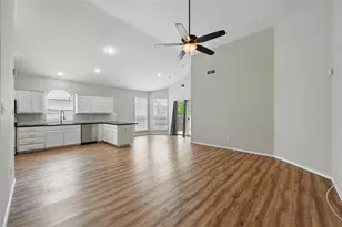 7464 Maroon Dr, Fort Worth, TX 76120 - Photo 3