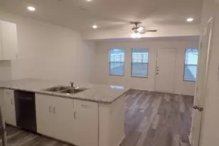 318 S Main St, Bonham, TX 75418 - Photo 11