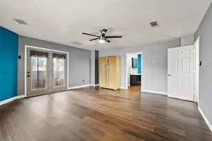 204 E Avenue D, Garland, TX 75040 - Photo 17