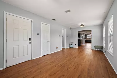204 E Avenue D, Garland, TX 75040 - Photo 5