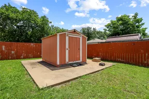 204 E Avenue D, Garland, TX 75040 - Photo 31