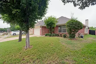 7806 Quiet Waters Dr, Arlington, TX 76016 - Photo 3