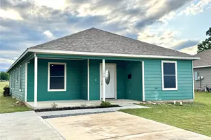 124 Oakwood St, Chico, TX 76431 - Photo 3