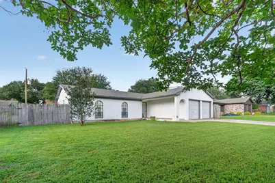 1212 Manning Street, Benbrook, TX 76126 - Photo 3